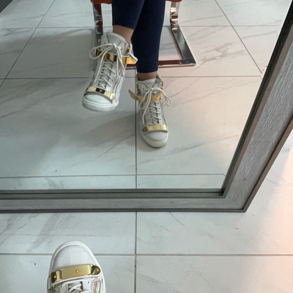 Authentic Giuseppe Zanotti white and gold High Top Sneakers Size 38.5 . - Picture 5 of 16